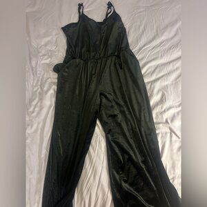 Size L. Hardly worn, ankle length Old Navy jumpsuit.